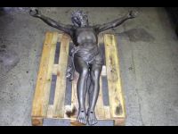 Christus Figur, Pristergrab nach dem Feinstrahlen, Gusshaut wurde erhalten