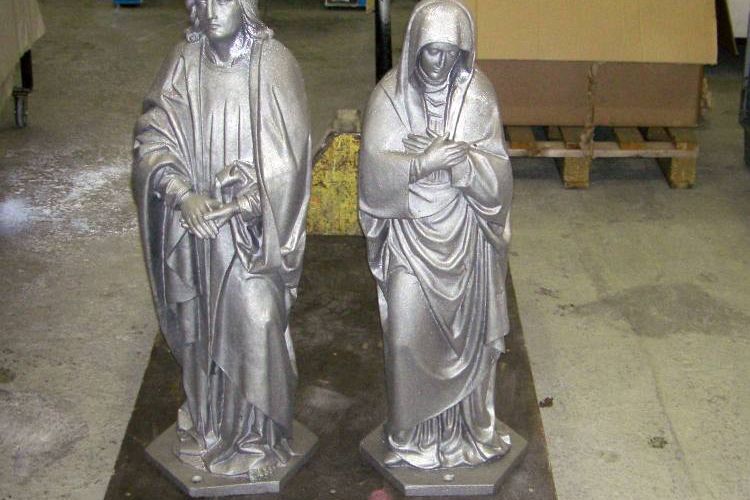 Heiligenfiguren, Pristergrab wurden Feingestrahlt, Gusshaut wurde erhalten