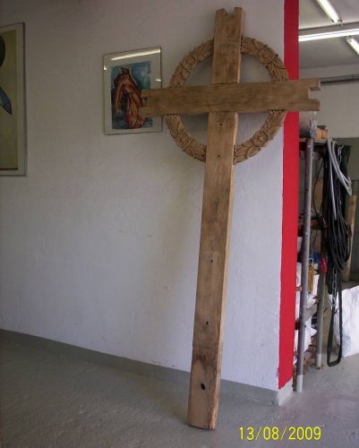 Holzkreuz nach dem Feinstrahlen (Bild 9)